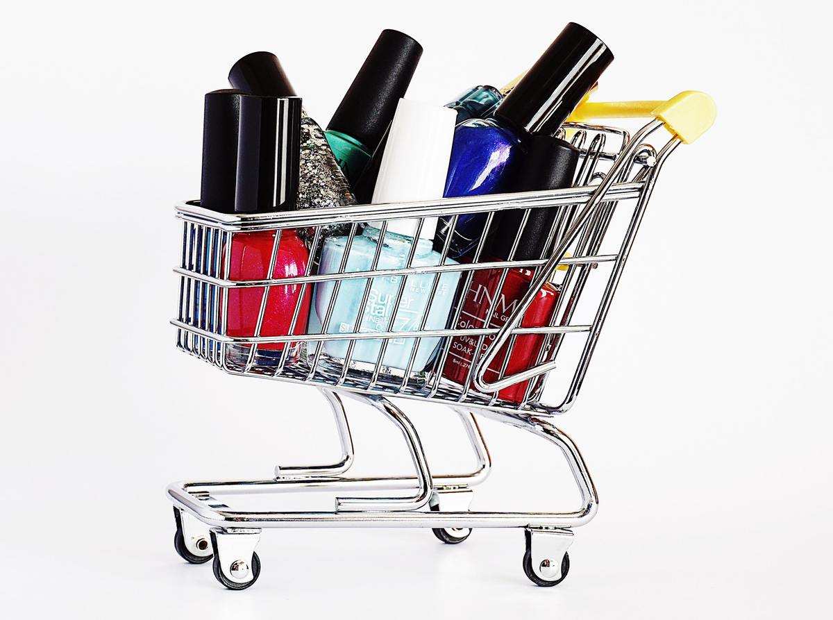 Shopping cart with products