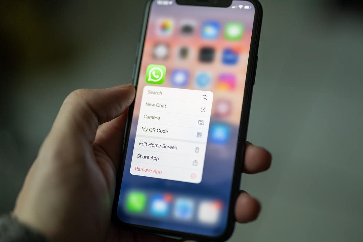 Person using WhatsApp 