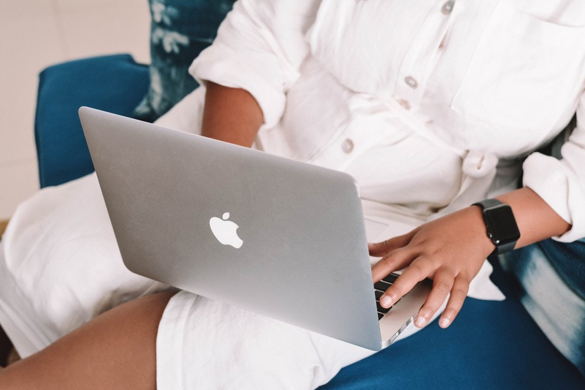 mac calls laptop